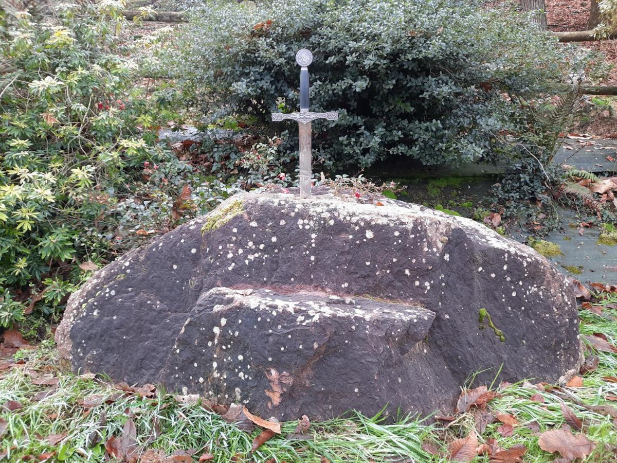 A La Memoire De Merlin & Spa Saint-Malon-sur-Mel Exteriör bild